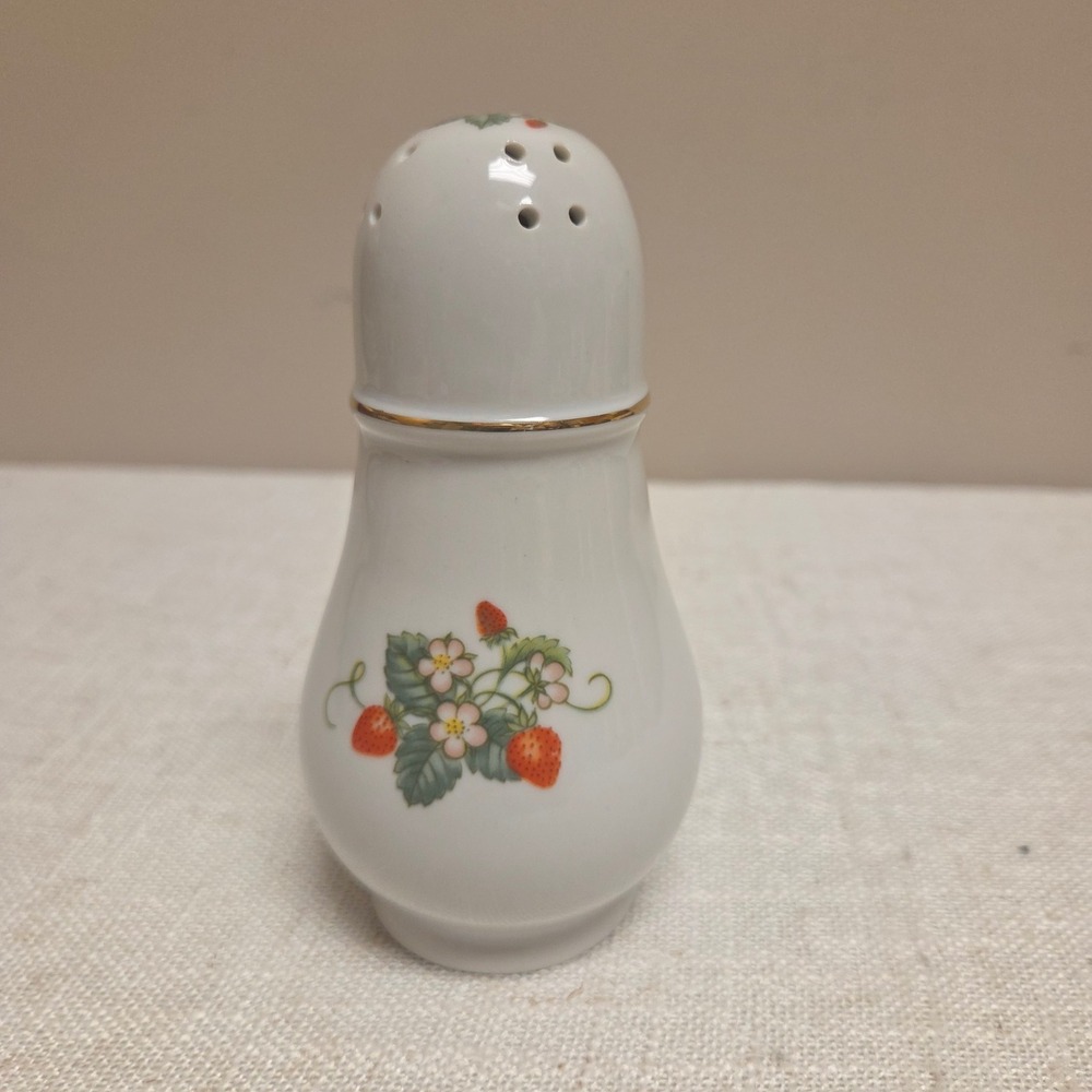 Avon Vintage Porcelain Strawberry Spice Shaker 22K Gold Trim‎ Made in Brazil